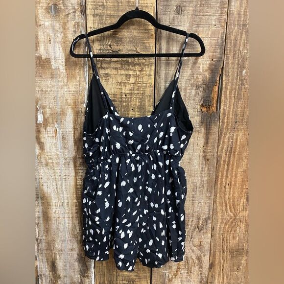 Superdown
shelby front tie romper Black White Polka Dot jumpsuit Revolve XL - Picture 8 of 8